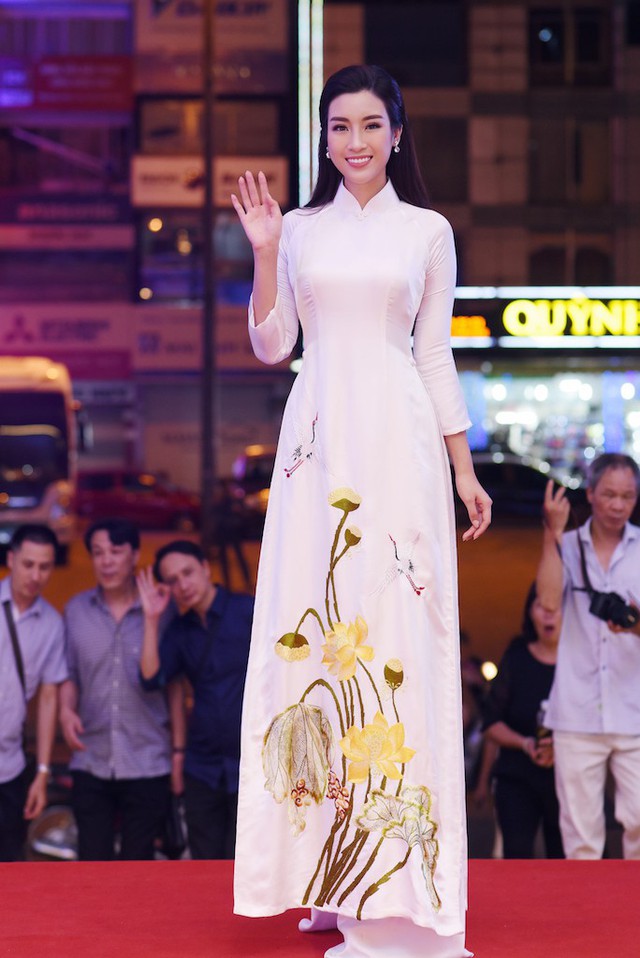 Đỗ Mỹ Linh, H’Hen Nie diện áo dài đọ dáng cùng dàn Hoa hậu, Á hậu - Ảnh 6.