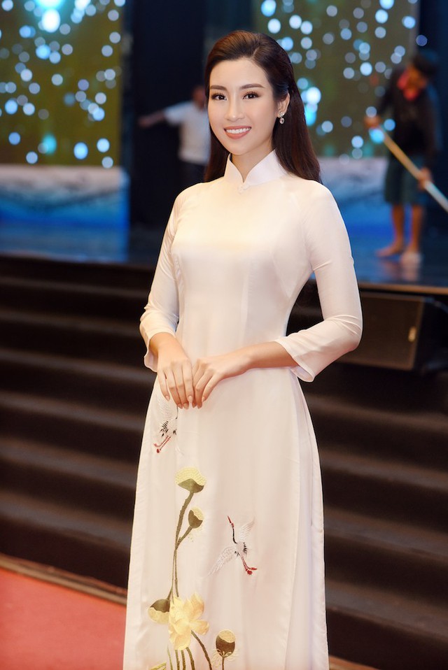 Đỗ Mỹ Linh, H’Hen Nie diện áo dài đọ dáng cùng dàn Hoa hậu, Á hậu - Ảnh 4.