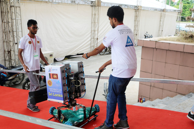 ABU Robocon 2018: Ngày đầu của các đội tuyển tại khu tập kết robot - Ảnh 4.