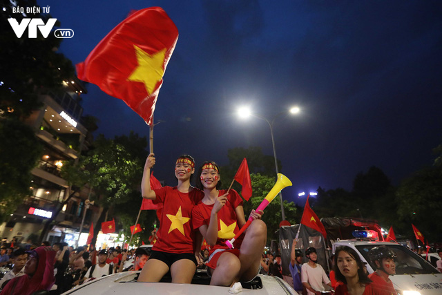 CĐV ăn mừng cuồng nhiệt dù Olympic Việt Nam dừng bước ở bán kết - Ảnh 7.