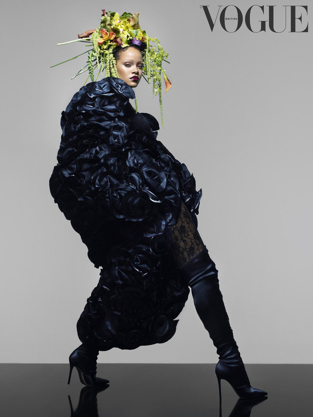 Rihanna đầy ấn tượng trên Vogue Anh - Ảnh 2.