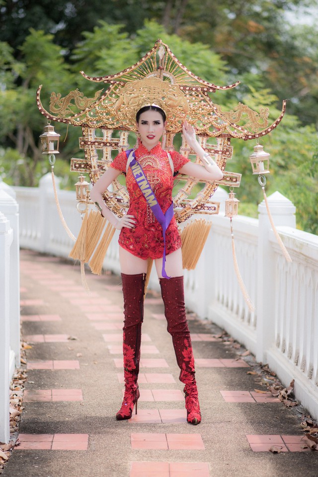 Phan Thị Mơ diện trang phục nặng 15kg đi thi nhan sắc quốc tế - Ảnh 2.