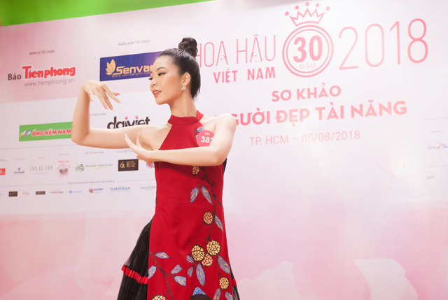Thí sinh Hoa hậu Việt Nam 2018 khoe nhiều tài năng bất ngờ - Ảnh 1.