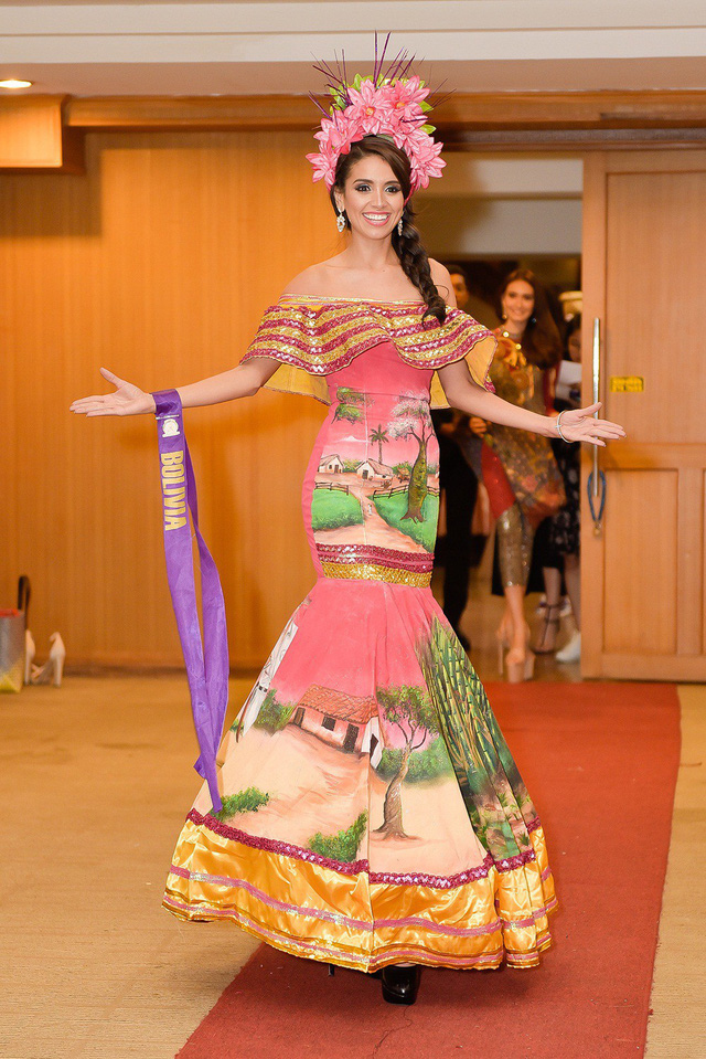 Phan Thị Mơ lọt Top 10 phần thi trang phục Eco Tourism với áo dài ấn tượng - Ảnh 10.