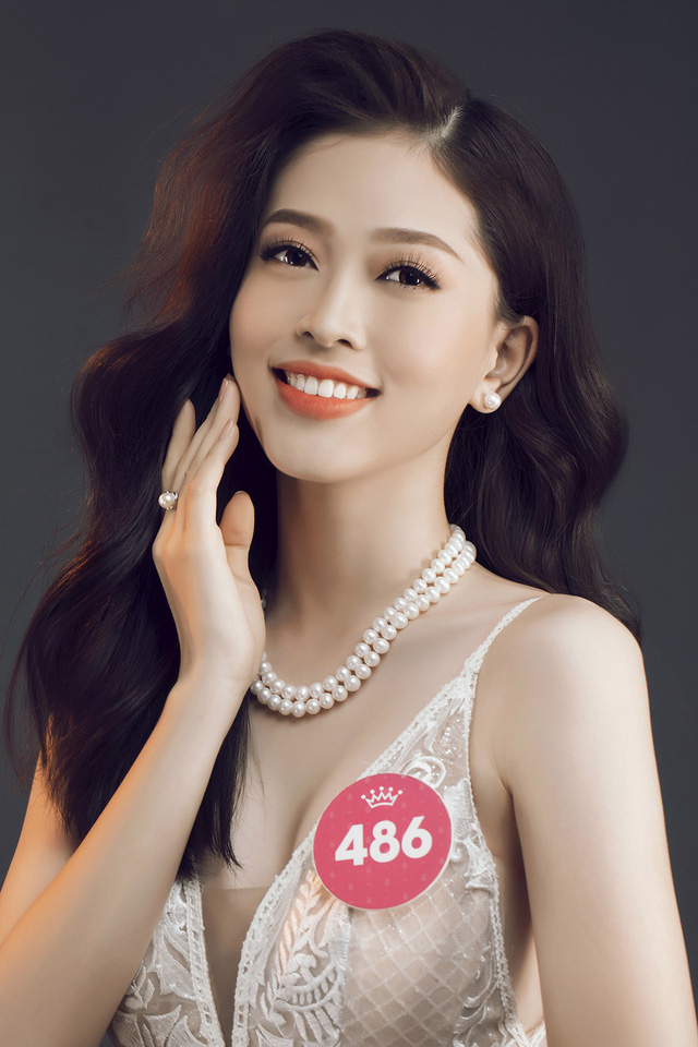 Ngắm trọn bộ ảnh chính thức của 43 thí sinh Chung kết Hoa hậu Việt Nam 2018 - Ảnh 1.