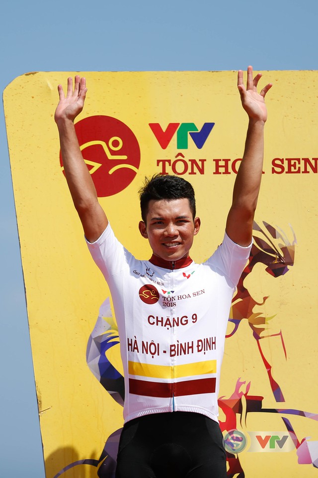 ẢNH: Những khoảnh khắc ấn tượng chặng 9 Giải xe đạp quốc tế VTV Cúp Tôn Hoa Sen 2018 - Ảnh 16.