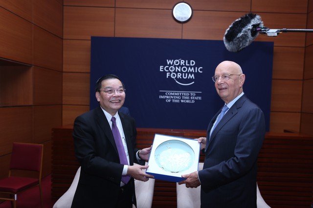 Bộ trưởng Chu Ngọc Anh gặp Chủ tịch điều hành Diễn đàn Kinh tế thế giới - Ảnh 1.