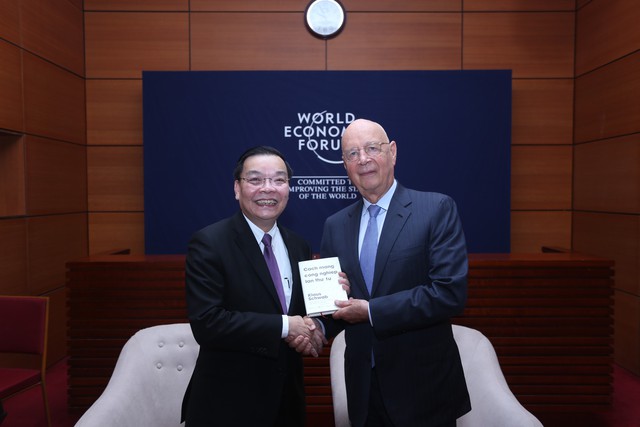 Bộ trưởng Chu Ngọc Anh gặp Chủ tịch điều hành Diễn đàn Kinh tế thế giới - Ảnh 2.
