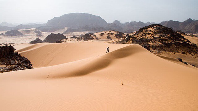 Táo bạo với kế hoạch tạo mưa trên sa mạc Sahara - Ảnh 1.