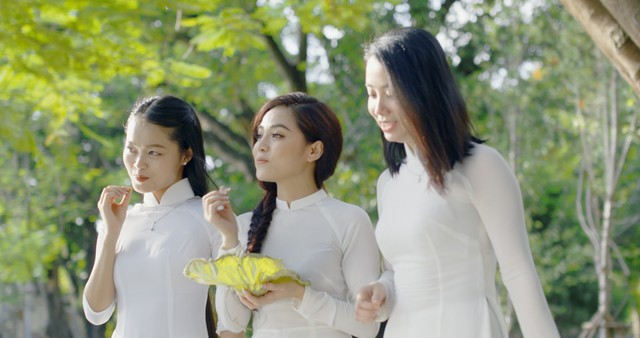 Sao mai Mai Diệu Ly kể chuyện tình êm đềm trong MV về Hà Nội - Ảnh 2.