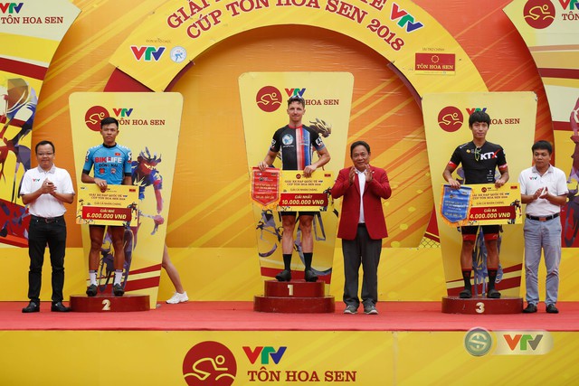 ẢNH: Những khoảnh khắc ấn tượng chặng 11 Giải xe đạp quốc tế VTV Cup Tôn Hoa Sen 2018 - Ảnh 15.