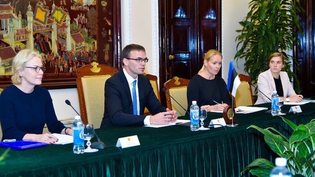 Phó Thủ tướng Phạm Bình Minh hội đàm với Bộ trưởng Bộ Ngoại giao Estonia - Ảnh 5.