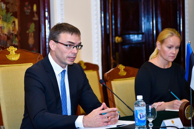 Phó Thủ tướng Phạm Bình Minh hội đàm với Bộ trưởng Bộ Ngoại giao Estonia - Ảnh 2.