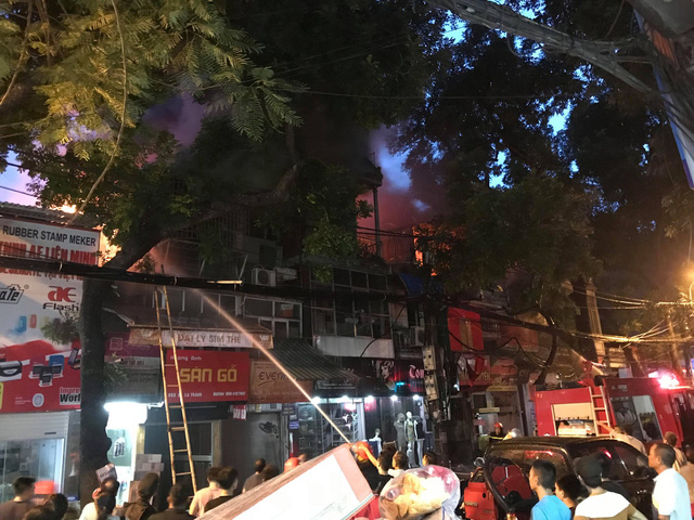 Cháy lớn tại khu vực gần Bệnh viện Nhi Trung ương: Đám cháy đã được khống chế - Ảnh 15.