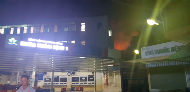 Cháy lớn tại khu vực gần Bệnh viện Nhi Trung ương: Đám cháy đã được khống chế - Ảnh 4.