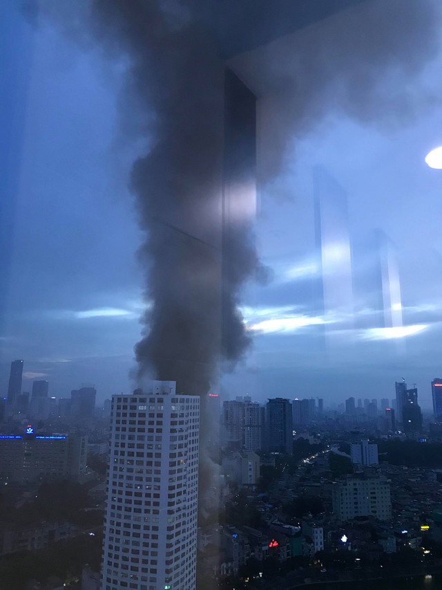 Cháy lớn tại khu vực gần Bệnh viện Nhi Trung ương: Đám cháy đã được khống chế - Ảnh 16.