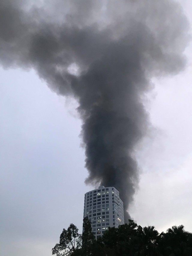 Cháy lớn tại khu vực gần Bệnh viện Nhi Trung ương: Đám cháy đã được khống chế - Ảnh 17.