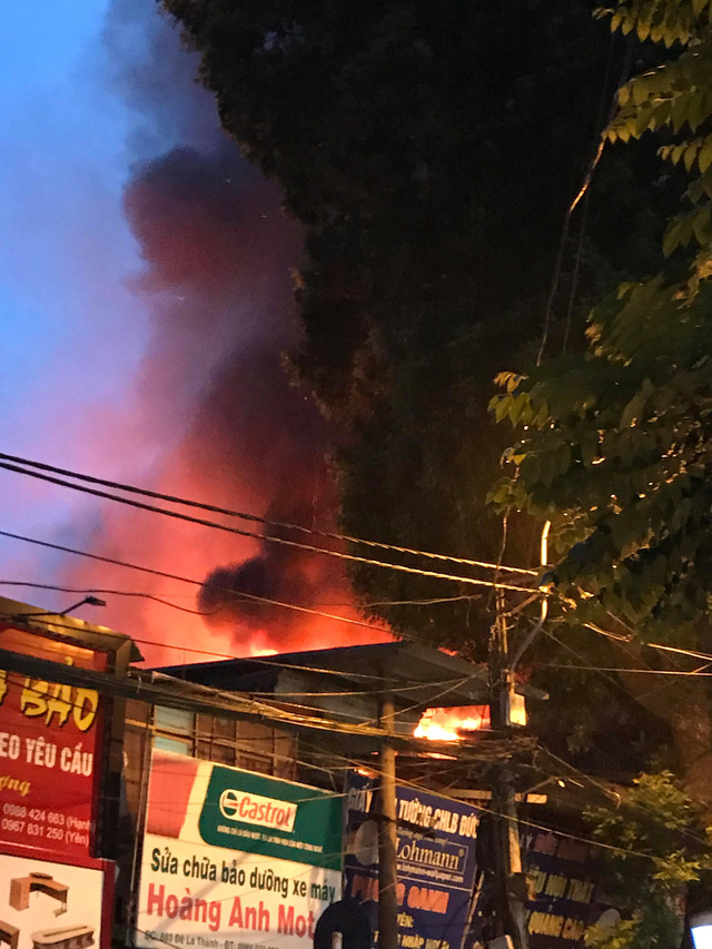 Cháy lớn tại khu vực gần Bệnh viện Nhi Trung ương: Đám cháy đã được khống chế - Ảnh 20.