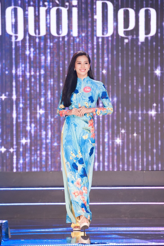 Hành trình từ nữ sinh 18 tuổi trở thành tân Hoa hậu Việt Nam 2018 của Trần Tiểu Vy - Ảnh 9.