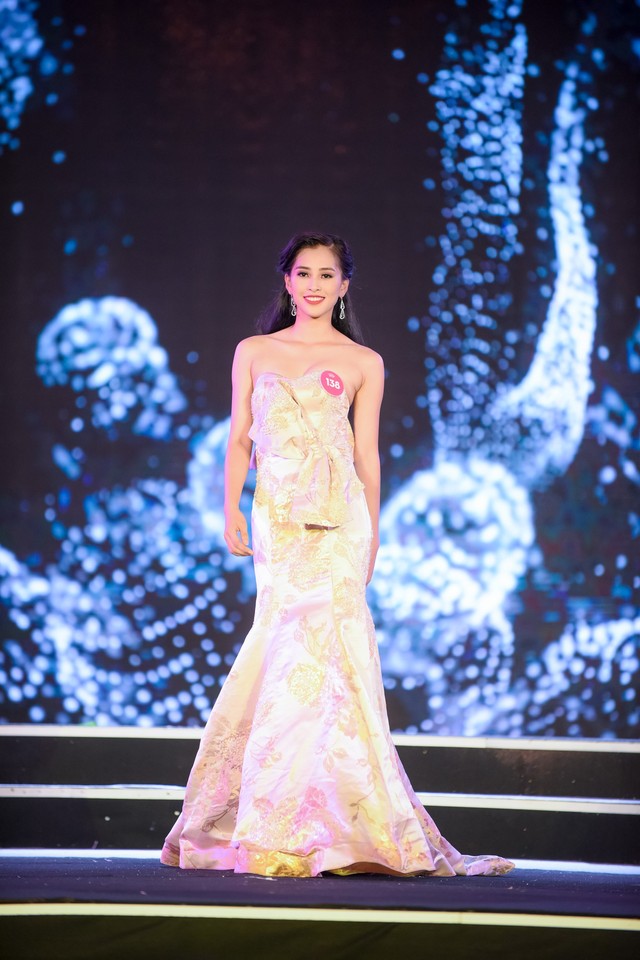 Hành trình từ nữ sinh 18 tuổi trở thành tân Hoa hậu Việt Nam 2018 của Trần Tiểu Vy - Ảnh 4.