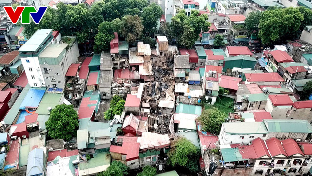 Khung cảnh hoang tàn nhìn từ trên cao sau vụ cháy lớn trên phố Đê La Thành - Ảnh 3.