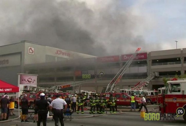 Cháy lớn tại siêu thị Kings Plaza ở Brooklyn, Mỹ - Ảnh 2.
