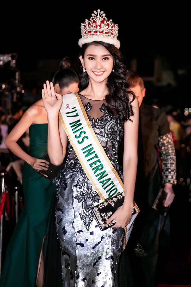 Dàn sao đổ bộ thảm đỏ hoành tráng của Chung kết Hoa hậu Việt Nam 2018 - Ảnh 1.