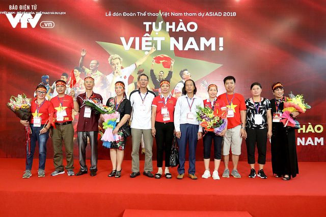 Rực sắc đỏ từ Nội Bài về Mỹ Đình chào đón Olympic Việt Nam trở về từ ASIAD 2018 - Ảnh 3.