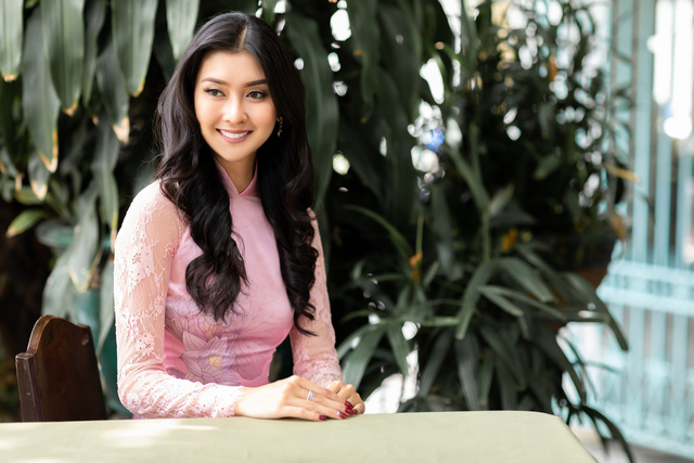 Hoa hậu Quốc tế 2017 đẹp hút hồn khi diện áo dài Việt Nam - Ảnh 7.