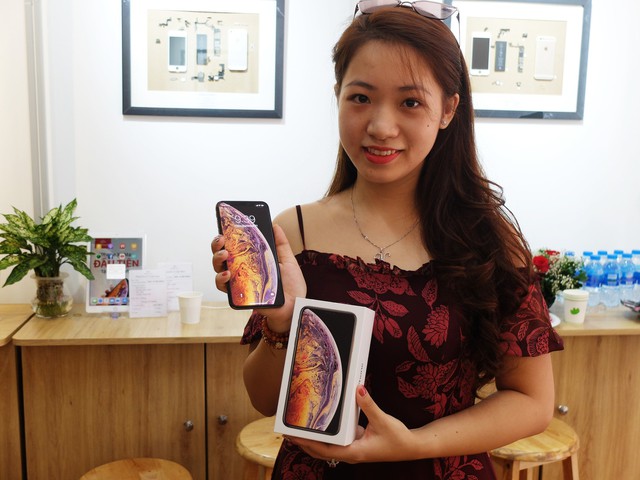Trên tay iPhone Xs Max tại Việt Nam giá 45,5 triệu đồng - Ảnh 8.