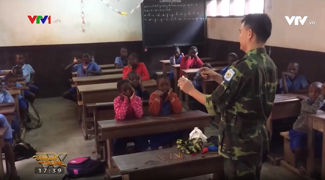 Lớp học tình thương của những sĩ quan Việt Nam với trẻ em nghèo Trung Phi - Ảnh 1.