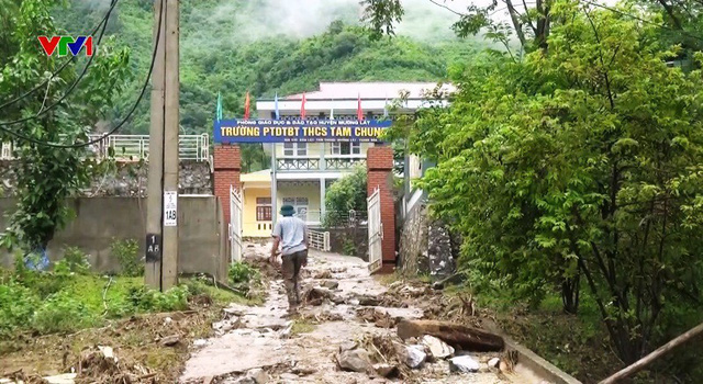 Chưa tiếp cận nhiều địa bàn bị cô lập do mưa lũ ở Thanh Hóa - Ảnh 1.