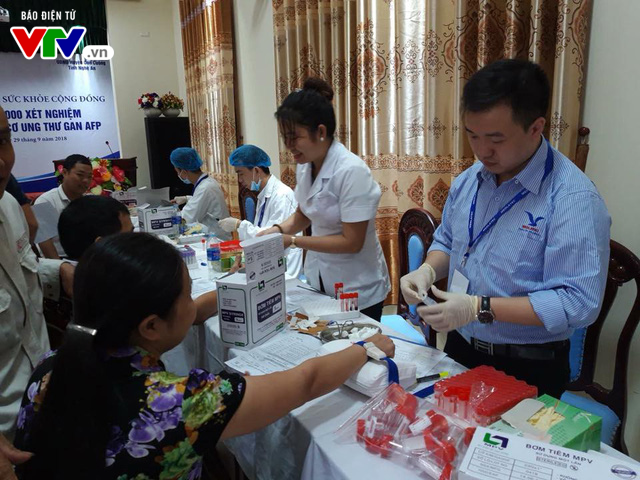 Trao 1.000 xét nghiệm gan miễn phí cho người dân ở Nghệ An - Ảnh 4.