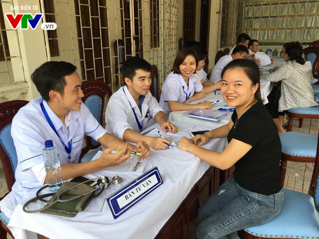 Trao 1.000 xét nghiệm gan miễn phí cho người dân ở Nghệ An - Ảnh 3.