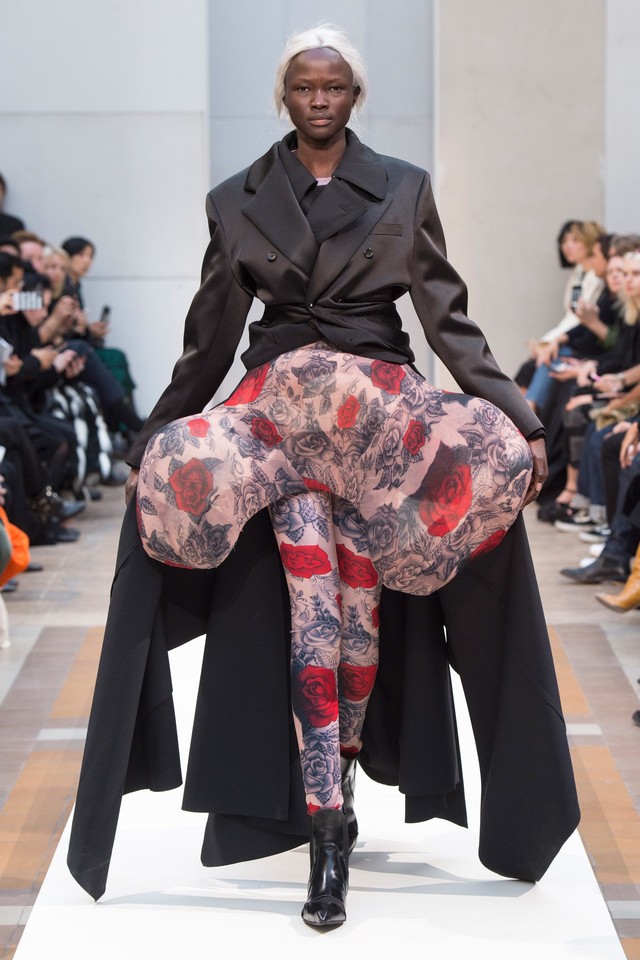 Dàn mẫu mang bầu gây sửng sốt sàn diễn Tuần lễ thời trang Paris - Ảnh 3.