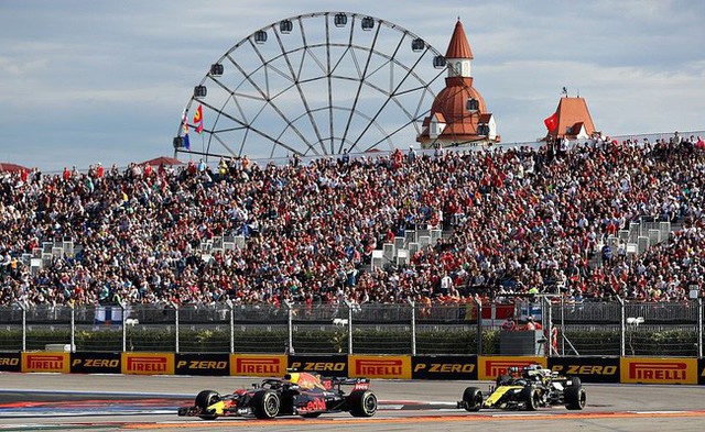 Đua xe F1: Về nhất chặng đua Sochi, Lewis Hamilton tiến sát ngôi vô địch thế giới - Ảnh 5.