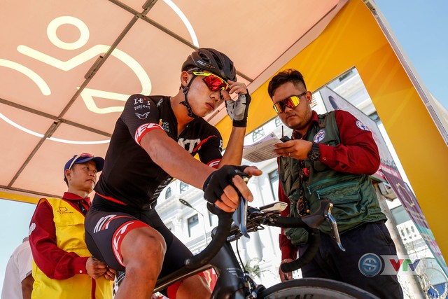 ẢNH: Những khoảnh khắc ấn tượng chặng 5 Giải xe đạp quốc tế VTV Cup Tôn Hoa Sen 2018 - Ảnh 2.
