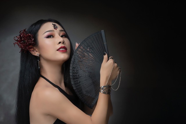Ca sĩ Hoa Trần tung MV cover nhạc phim Diên Hi công lược với tạo hình bí ẩn - Ảnh 2.