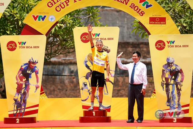 Giải xe đạp quốc tế VTV Cup Tôn Hoa Sen 2018: Lê Văn Duẩn về nhất chặng 6 - Ảnh 2.
