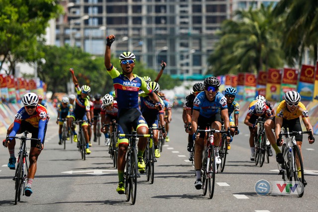 ẢNH: Những khoảnh khắc ấn tượng chặng 7 Giải xe đạp quốc tế VTV Cup Tôn Hoa Sen 2018 - Ảnh 14.