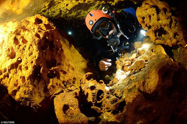 Phát hiện hang động ngầm lớn nhất hành tinh - Ảnh 4.