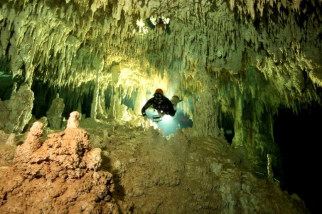 Phát hiện hang động ngầm lớn nhất hành tinh - Ảnh 3.