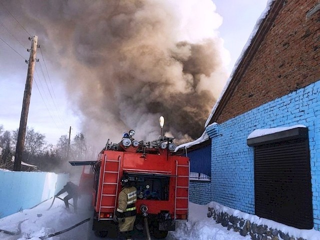 Hỏa hoạn nghiêm trọng ở một xưởng giày tại Nga - Ảnh 4.