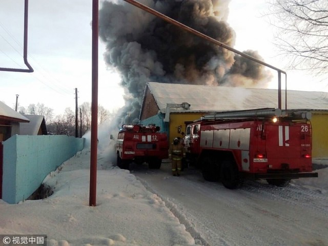 Hỏa hoạn nghiêm trọng ở một xưởng giày tại Nga - Ảnh 5.