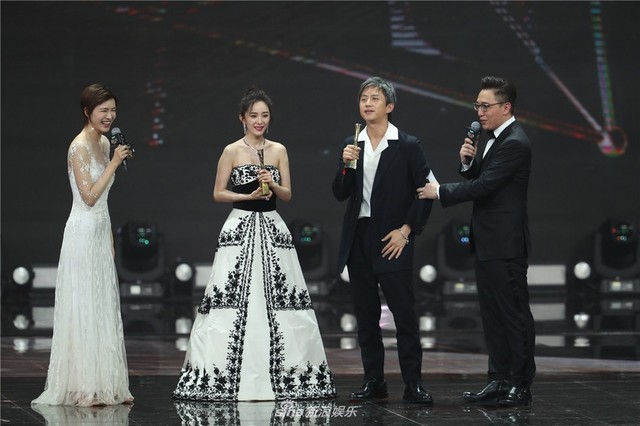 Đặng Siêu - Dương Mịch lên ngôi King & Queen tại Đêm hội Weibo 2018 - Ảnh 2.