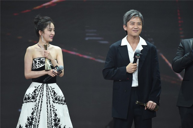 Đặng Siêu - Dương Mịch lên ngôi King & Queen tại Đêm hội Weibo 2018 - Ảnh 1.
