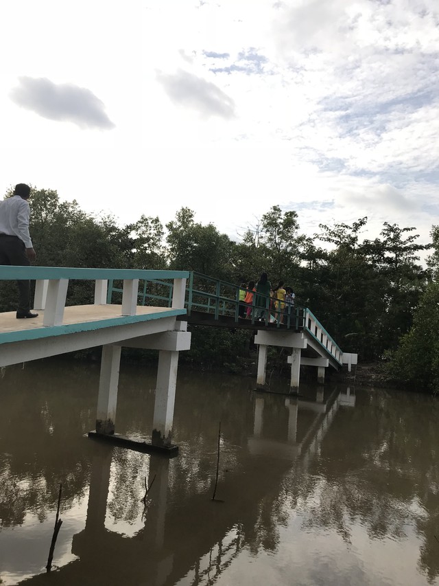 Trao tặng 3 cây cầu giao thông nông thôn tại Cà Mau - Ảnh 11.