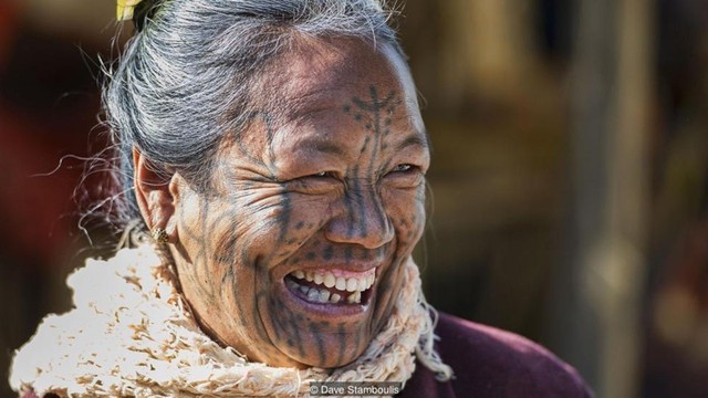Những phụ nữ “mặt hổ” cuối cùng ở Myanmar - Ảnh 2.