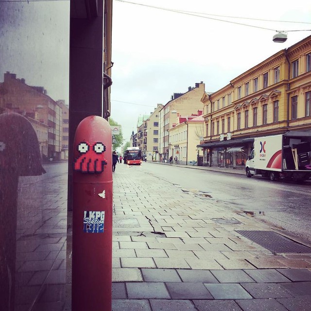 Vui nhộn với nghệ thuật đường phố pixel tại Thụy Điển - Ảnh 1.