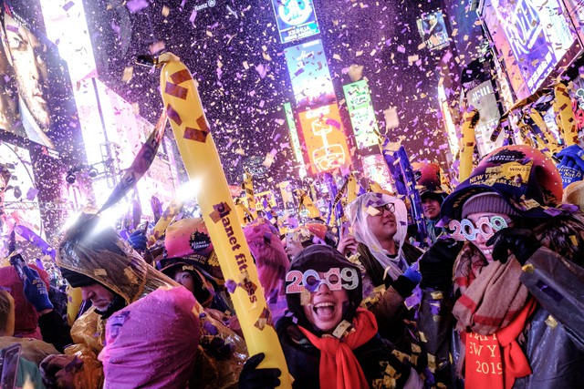 [Video] Người dân New York đếm ngược chào năm mới 2019 - Ảnh 1.